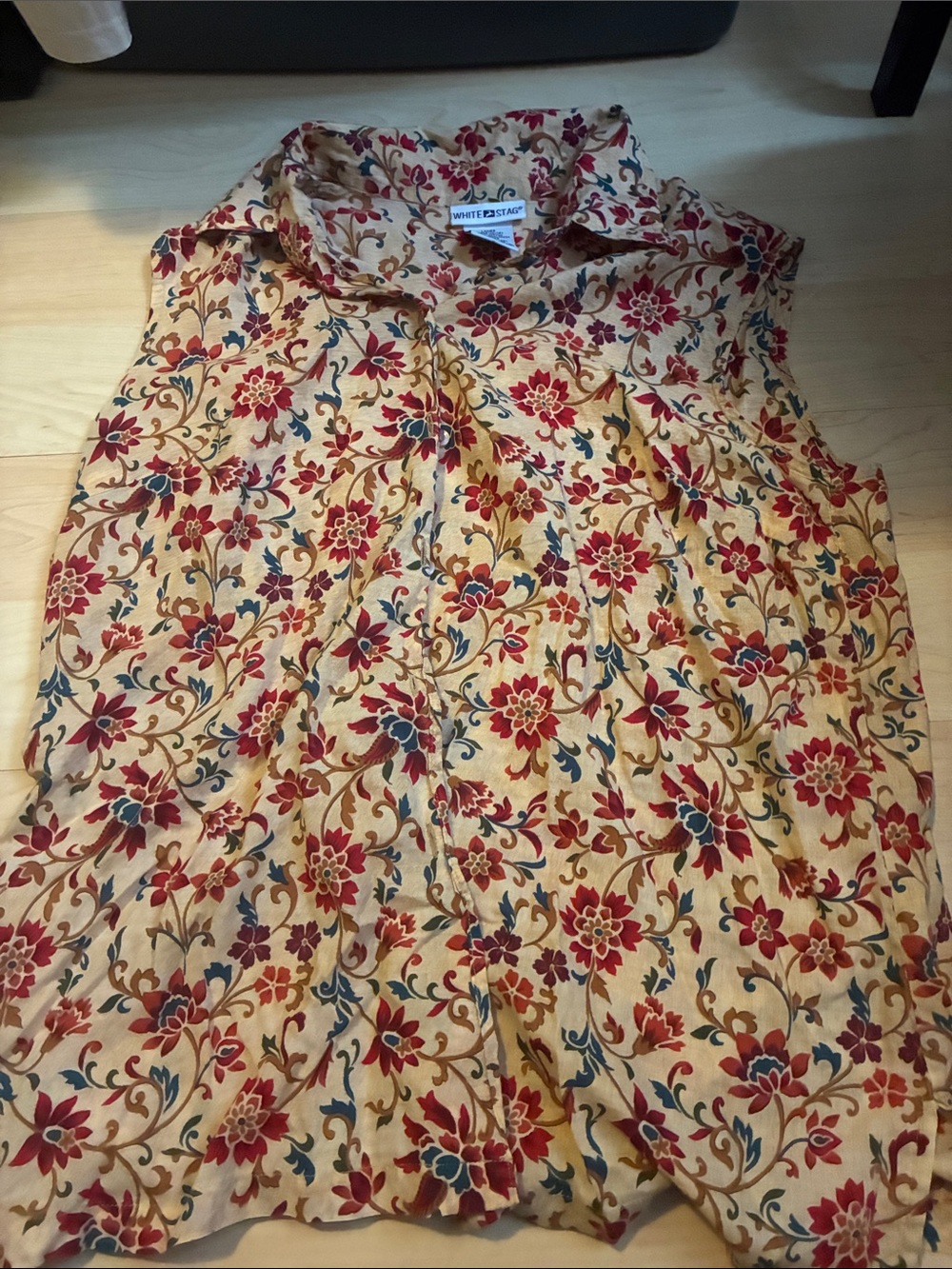 White Stag Floral Sleeveless Tank Top in Cream, Red, Blue